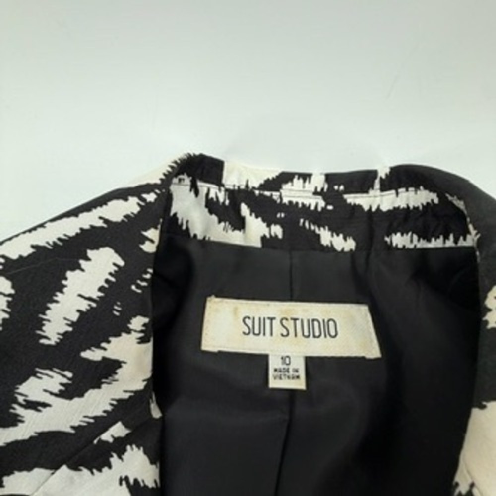 Suit Studio Kasper Blazer Womens 10 Black White Abstract Animal Print Jacket - Picture 3 of 8
